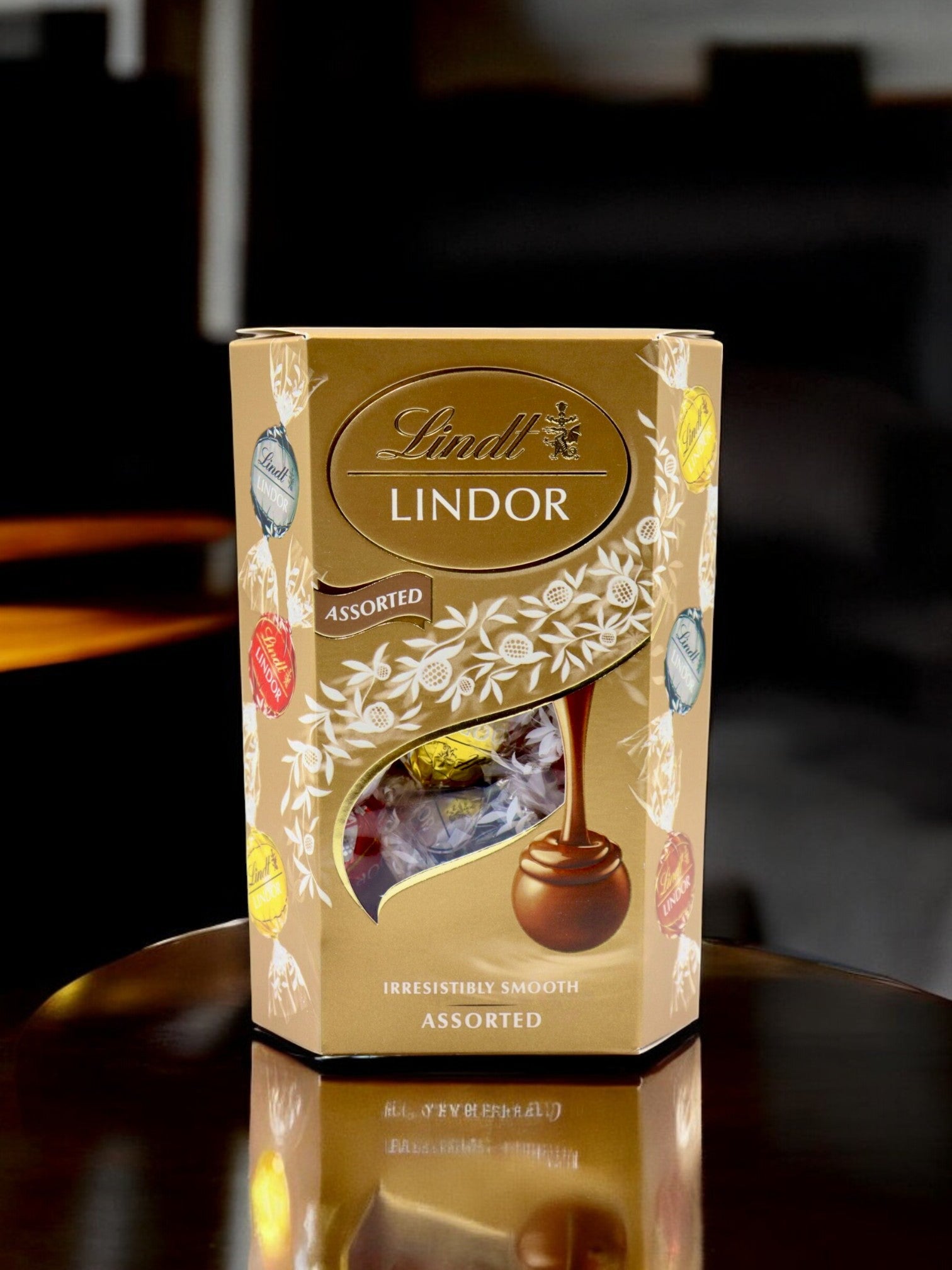 Praline asortate Lindt Lindor 200g ambalate elegant – cadou perfect lângă flori în Oradea de la floraria TRAVA