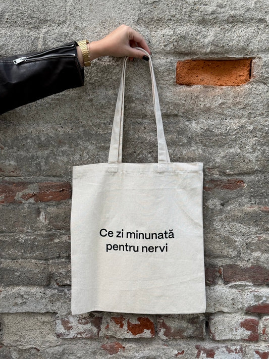Torba din pânză natur 100%, geantă tote bag cu mesaj Ce zi minunată pentru nervi, ținută de mână.