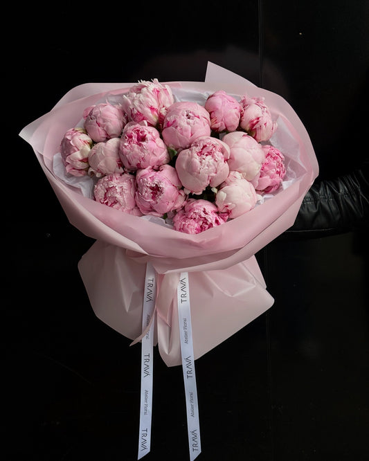 Buchet de bujori roz de la TRAVÁ, florarie Oradea, livrare flori la domiciliu Oradea