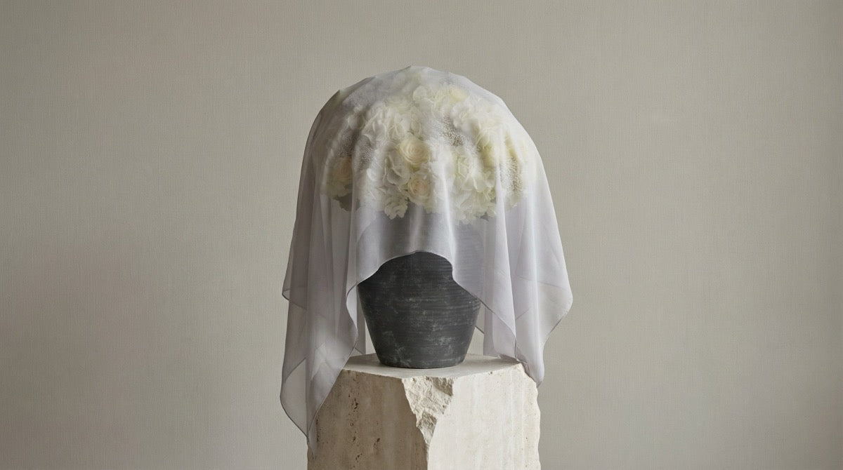 Buchet surpriză de autor, creat cu flori proaspete la TRAVA Florarie Oradea – livrare flori rapidă