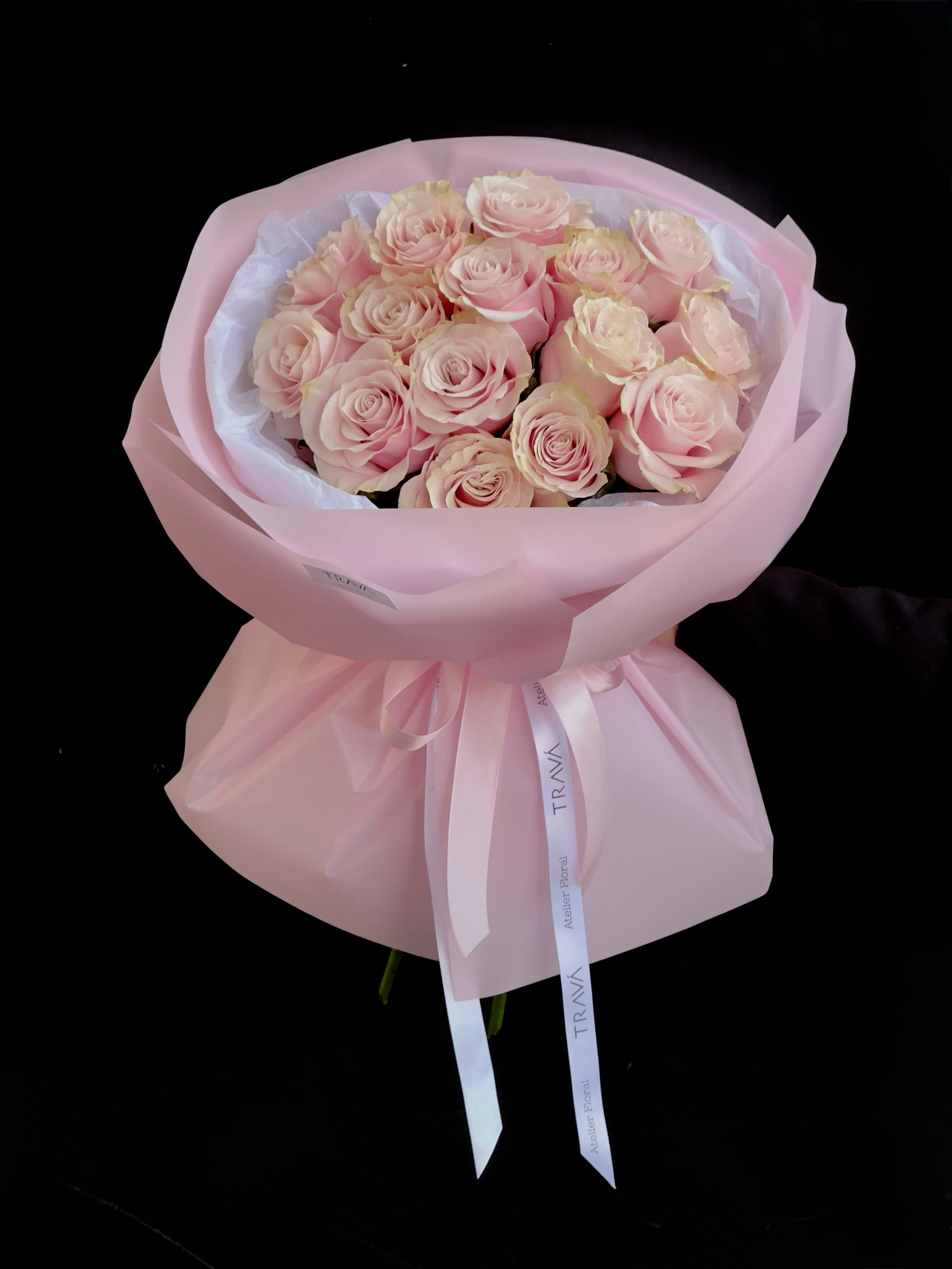 Buchet elegant de trandafiri roz – Trava Atelier Floral Oradea