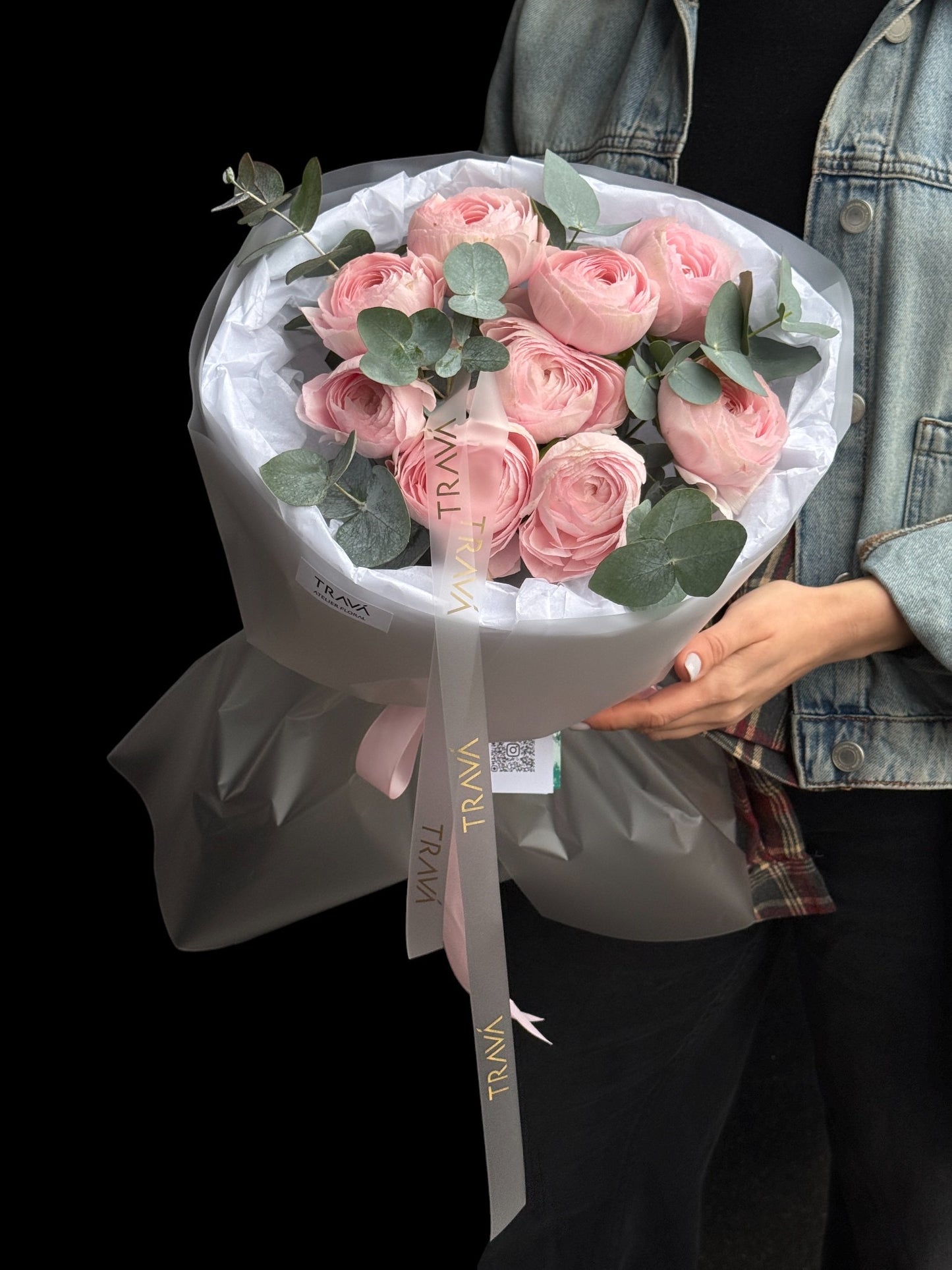 Buchet flori Oradea din ranunculus roz, ideal pentru surprize la domiciliu Oradea