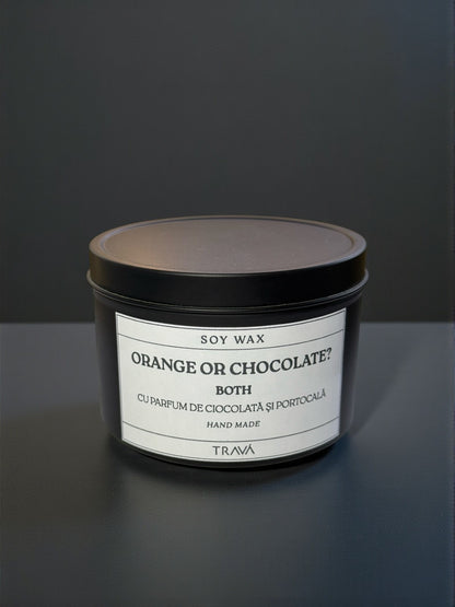 Lumânare parfumată TRAVA „Orange or Chocolate?” – parfum de ciocolată și portocală, în recipient negru elegant din aluminiu