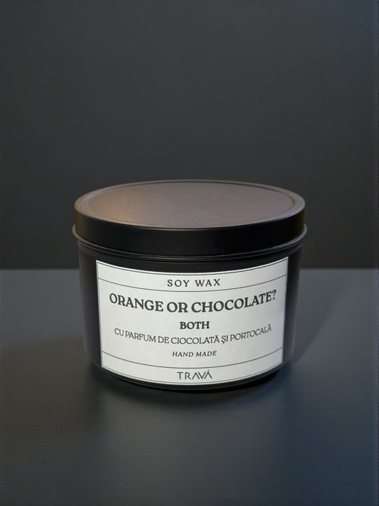 Lumânare parfumată TRAVA „Orange or Chocolate?” – parfum de ciocolată și portocală, în recipient negru elegant din aluminiu